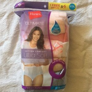 NWT. Hanes Women’s cotton panties 9/2X *6 pairs*
